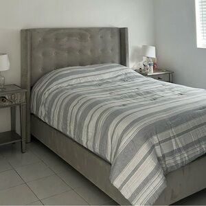 Elegant Gray Striped Bedding Set
